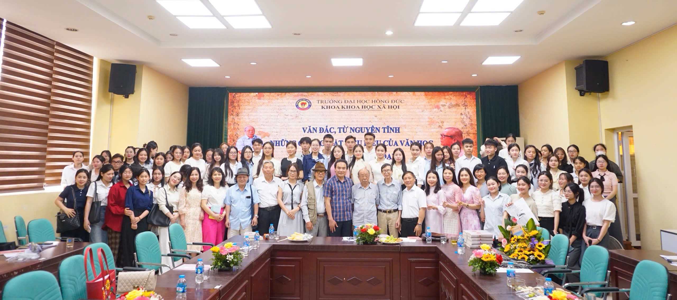 Giao lưu học thuật “Văn học với đời sống”: kết nối trường học với thực tiễn sáng tác và tiếp nhận  tác phẩm văn học